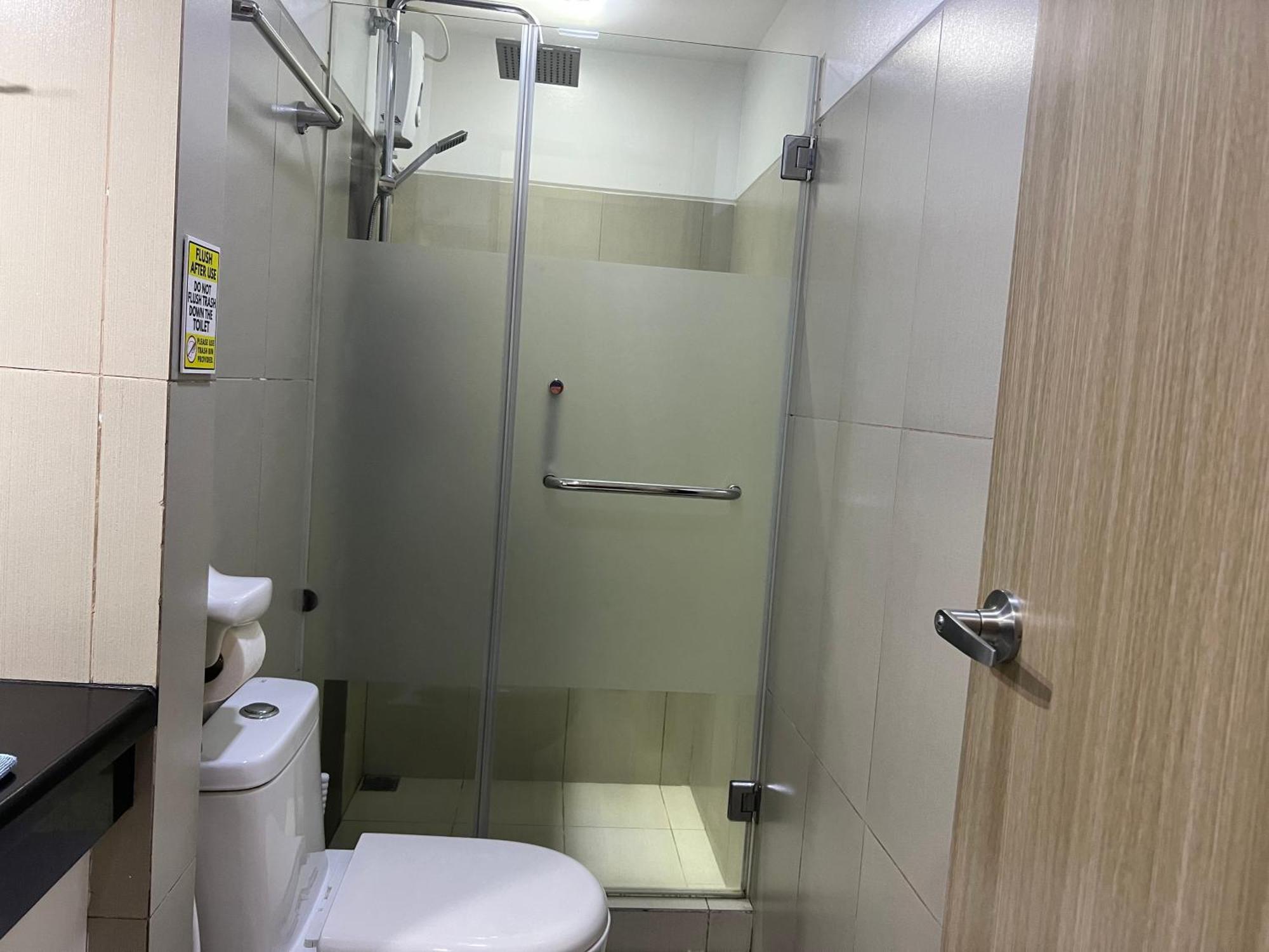 De Luxe, Standard And Studio Suites -The Breeze Residences-Close To Airport,Mall Of Asia, Us Embassy مانيلا المظهر الخارجي الصورة