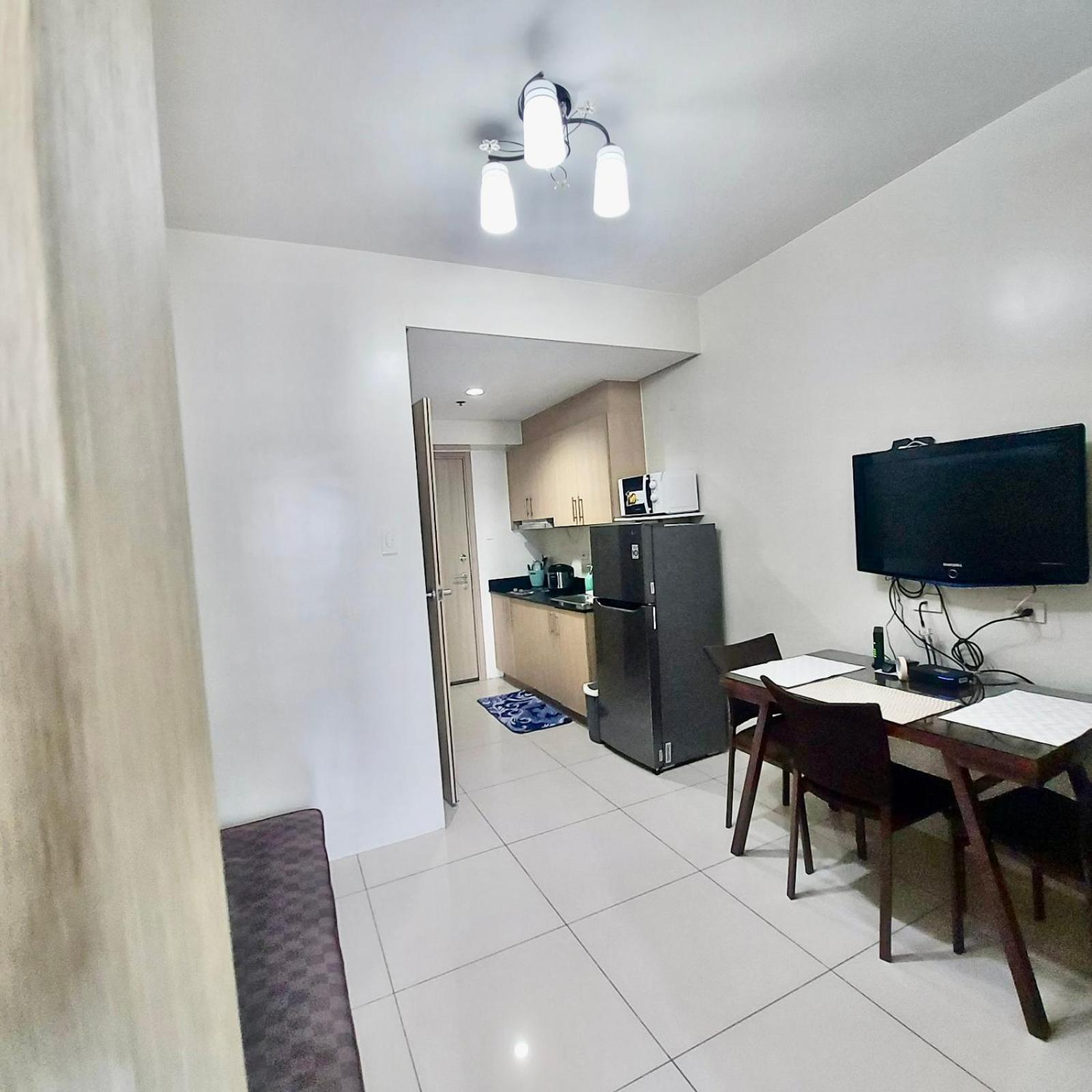 De Luxe, Standard And Studio Suites -The Breeze Residences-Close To Airport,Mall Of Asia, Us Embassy مانيلا المظهر الخارجي الصورة