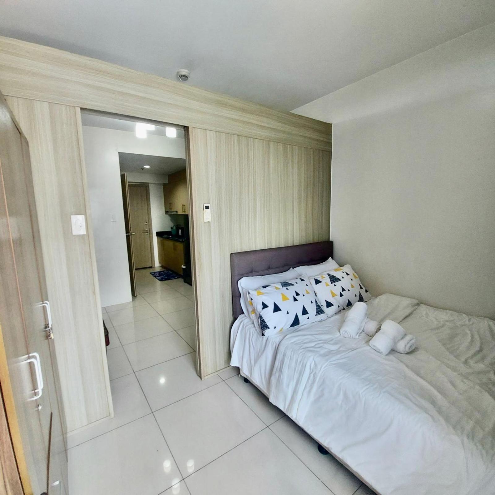 De Luxe, Standard And Studio Suites -The Breeze Residences-Close To Airport,Mall Of Asia, Us Embassy مانيلا المظهر الخارجي الصورة