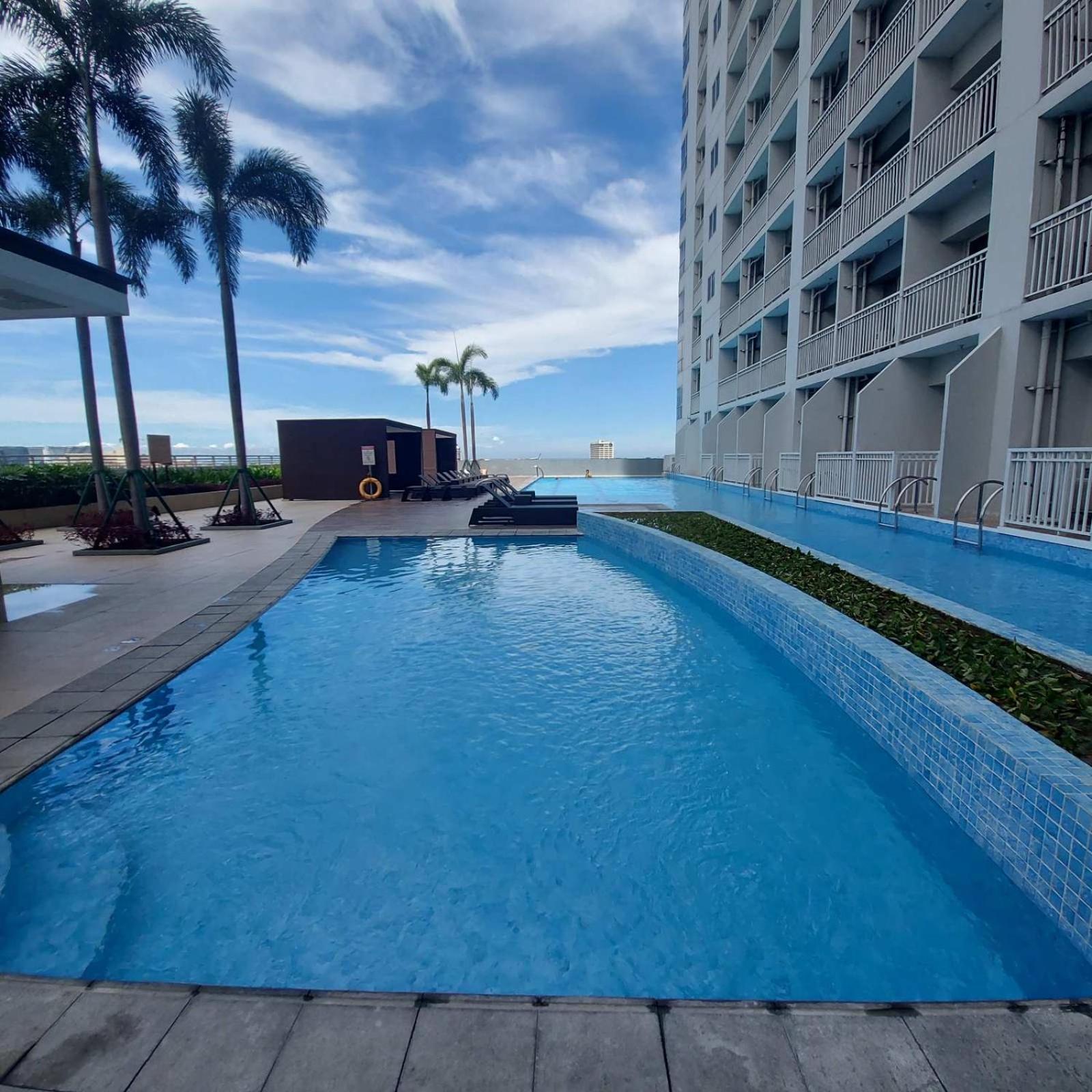 De Luxe, Standard And Studio Suites -The Breeze Residences-Close To Airport,Mall Of Asia, Us Embassy مانيلا المظهر الخارجي الصورة