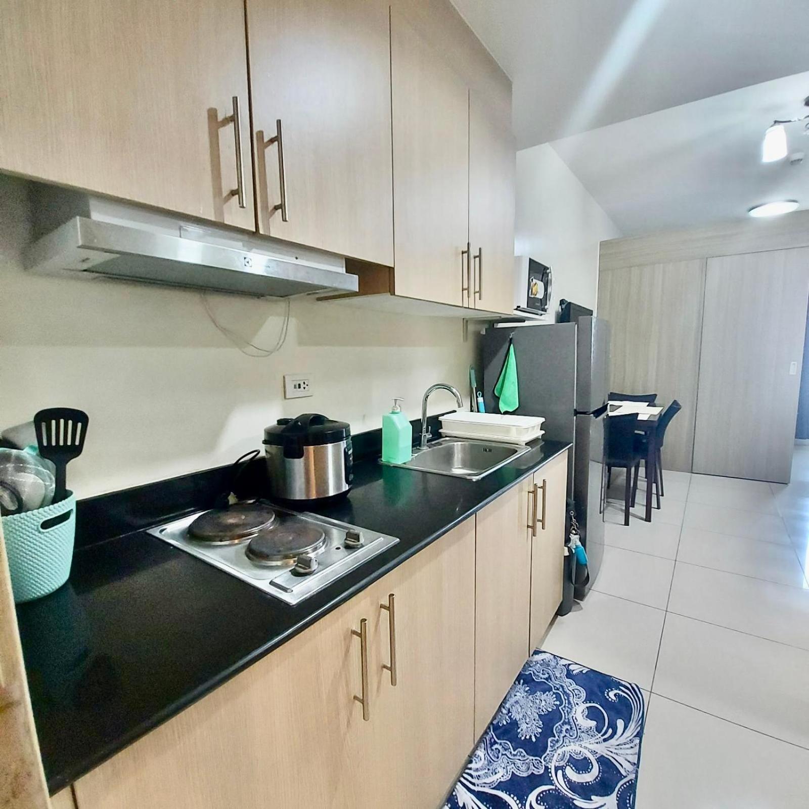 De Luxe, Standard And Studio Suites -The Breeze Residences-Close To Airport,Mall Of Asia, Us Embassy مانيلا المظهر الخارجي الصورة