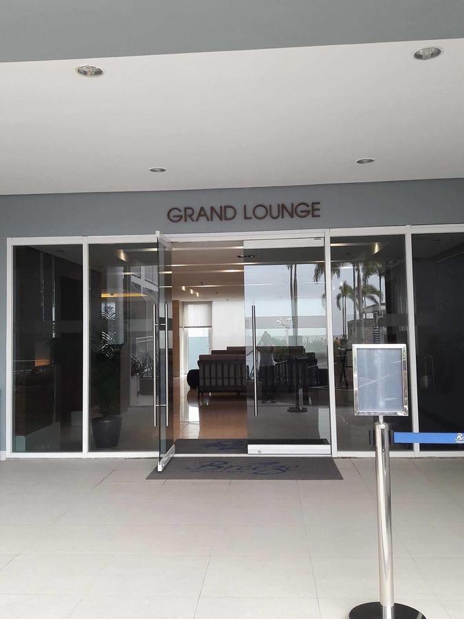 De Luxe, Standard And Studio Suites -The Breeze Residences-Close To Airport,Mall Of Asia, Us Embassy مانيلا المظهر الخارجي الصورة